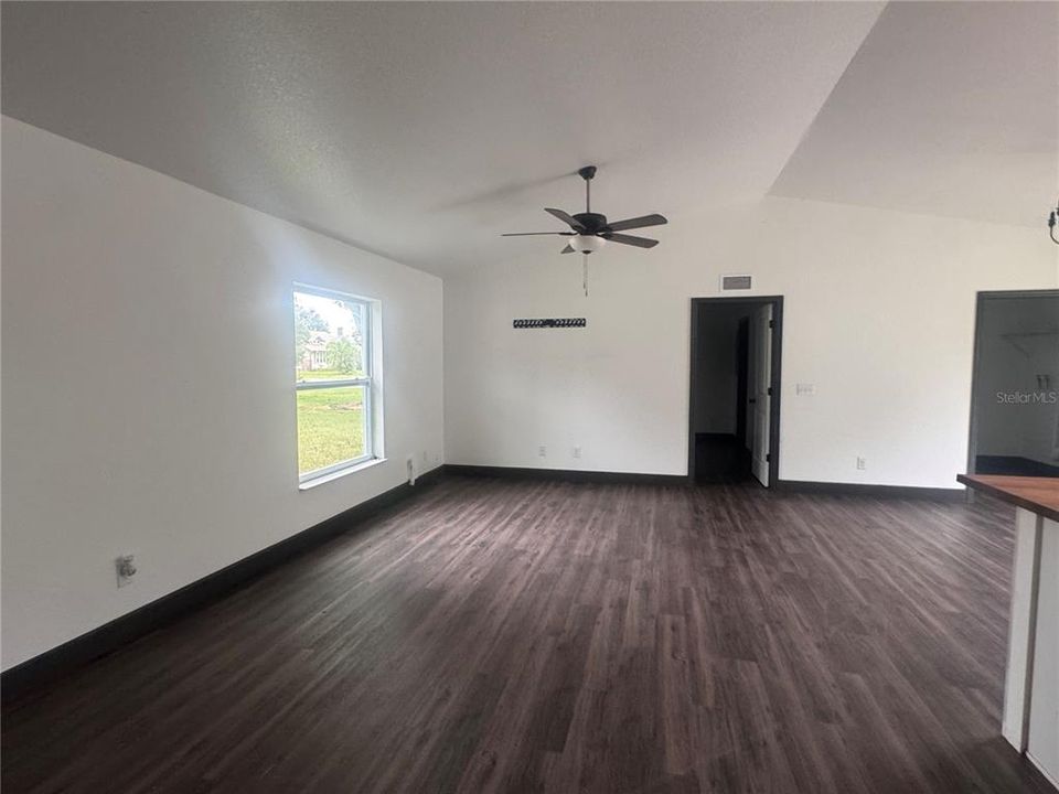 待售: $299,999 (3 贝兹, 2 浴室, 1378 平方英尺)