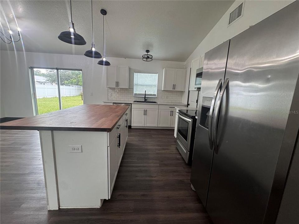 待售: $299,999 (3 贝兹, 2 浴室, 1378 平方英尺)