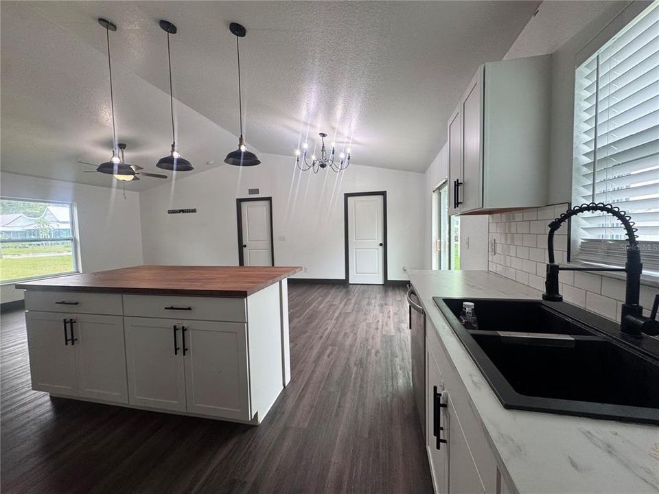 待售: $299,999 (3 贝兹, 2 浴室, 1378 平方英尺)