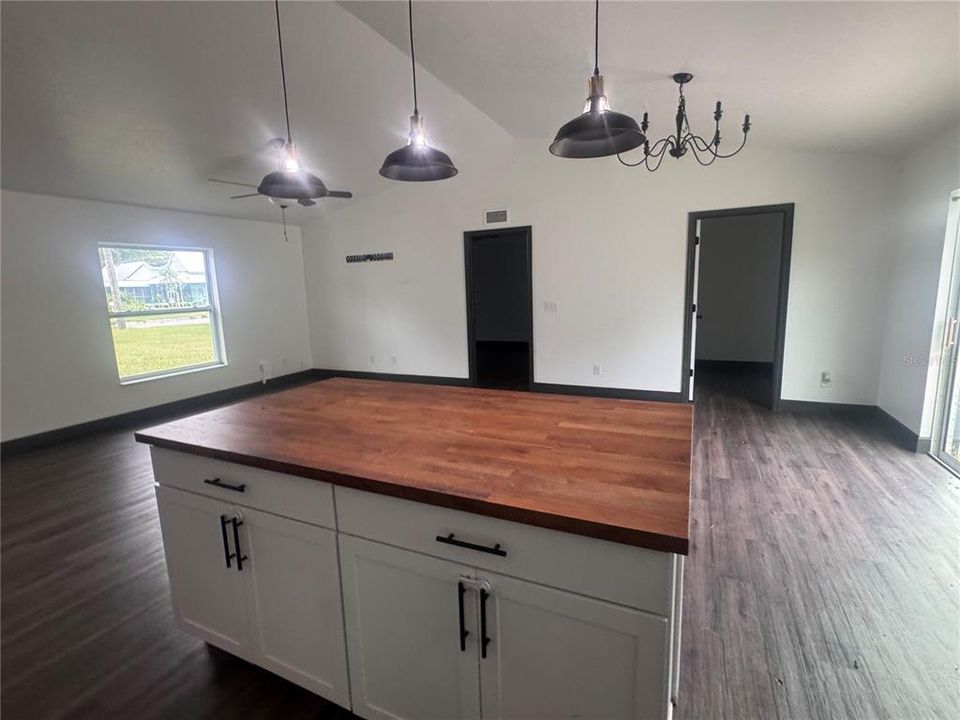 待售: $299,999 (3 贝兹, 2 浴室, 1378 平方英尺)