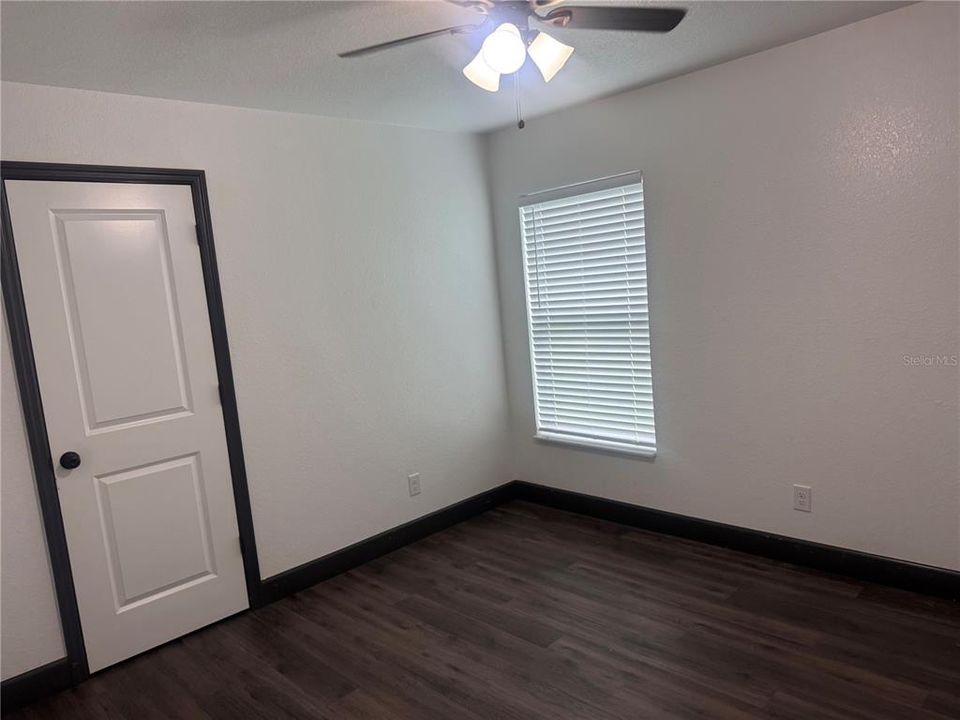 待售: $299,999 (3 贝兹, 2 浴室, 1378 平方英尺)