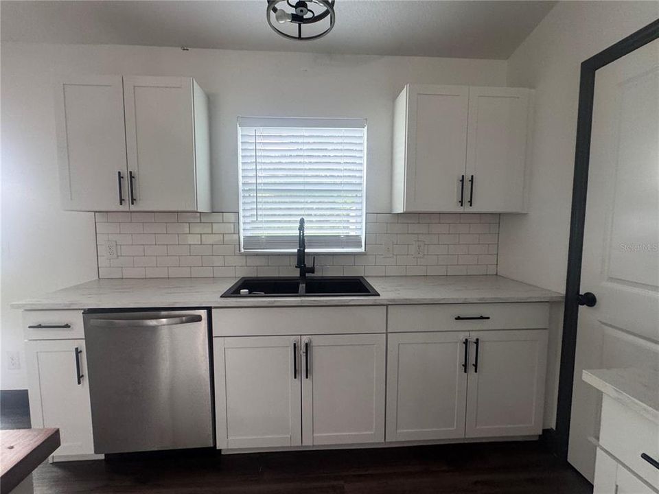 待售: $299,999 (3 贝兹, 2 浴室, 1378 平方英尺)