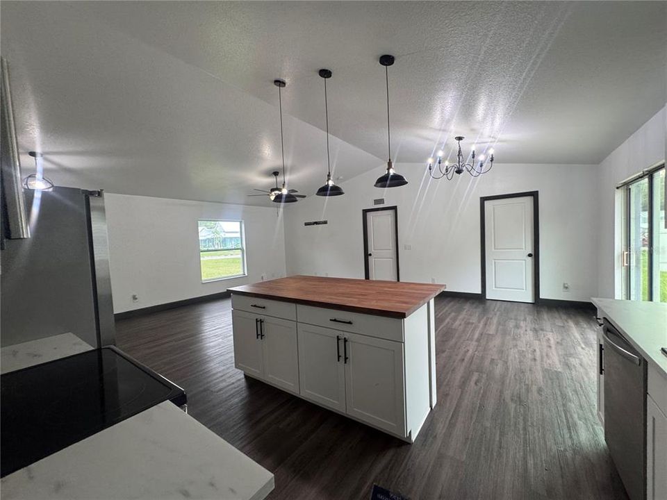 待售: $299,999 (3 贝兹, 2 浴室, 1378 平方英尺)