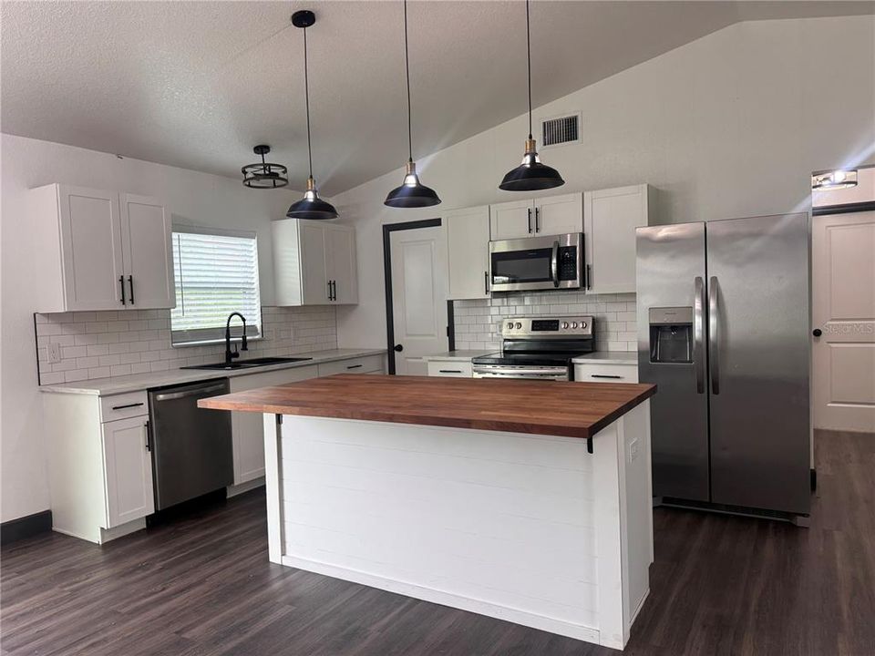 待售: $299,999 (3 贝兹, 2 浴室, 1378 平方英尺)