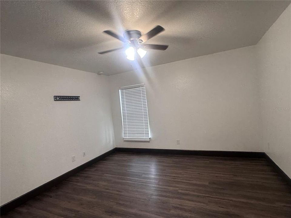 待售: $299,999 (3 贝兹, 2 浴室, 1378 平方英尺)