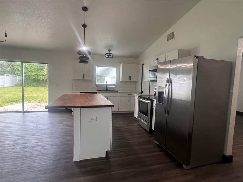 待售: $299,999 (3 贝兹, 2 浴室, 1378 平方英尺)