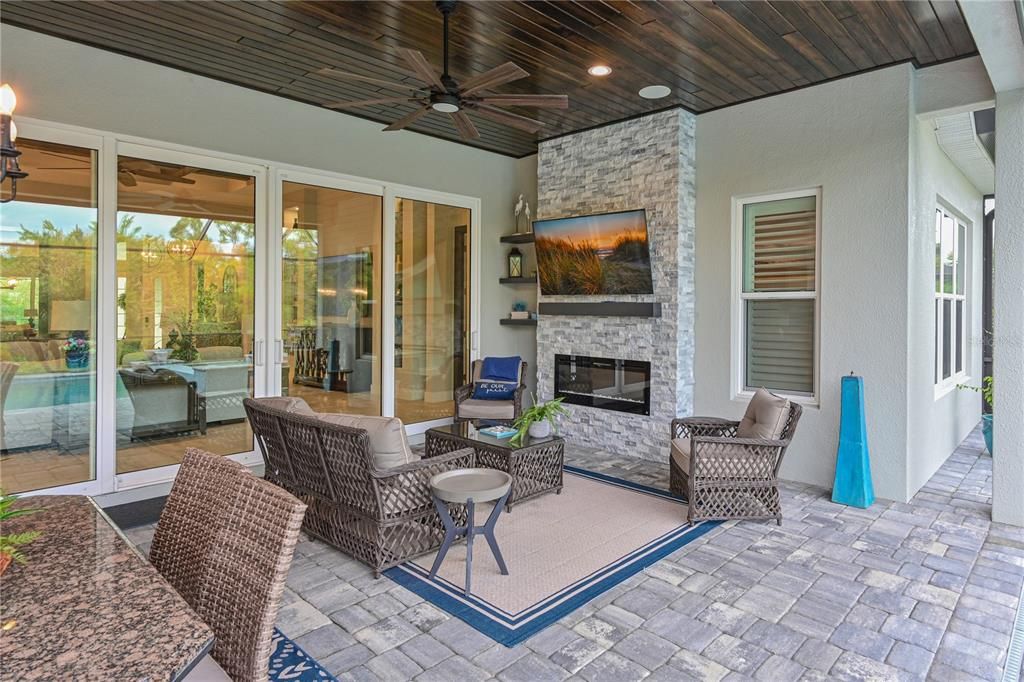 Под контрактом: $1,399,900 (3 спален, 2 ванн, 2903 Квадратных фут)