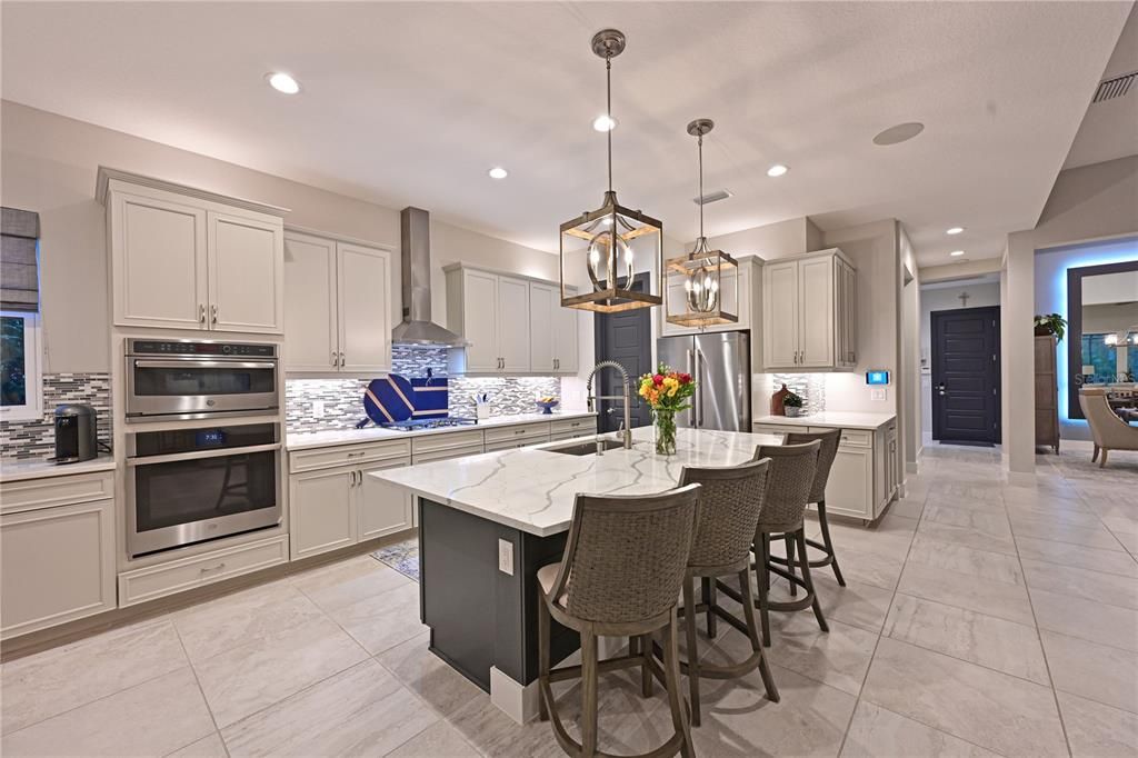 Под контрактом: $1,399,900 (3 спален, 2 ванн, 2903 Квадратных фут)