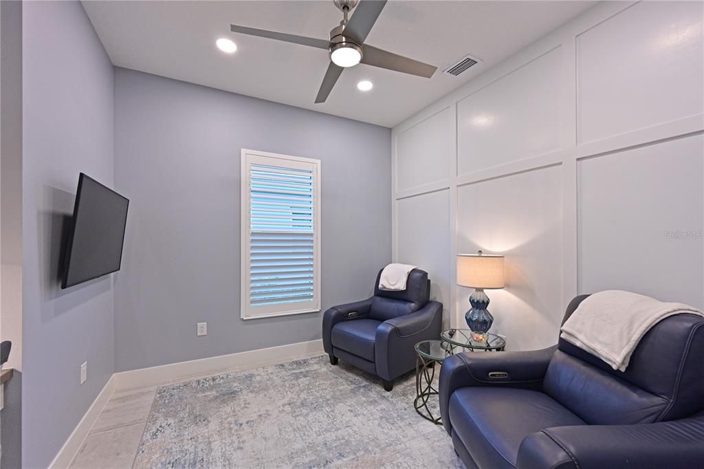 Под контрактом: $1,399,900 (3 спален, 2 ванн, 2903 Квадратных фут)