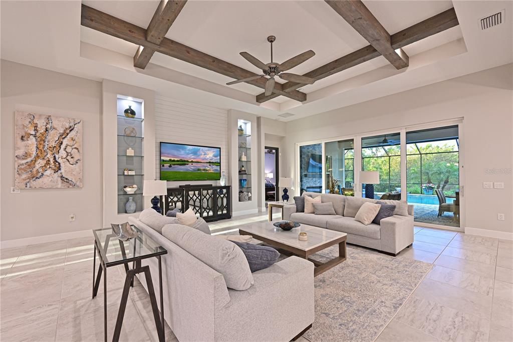 Под контрактом: $1,399,900 (3 спален, 2 ванн, 2903 Квадратных фут)