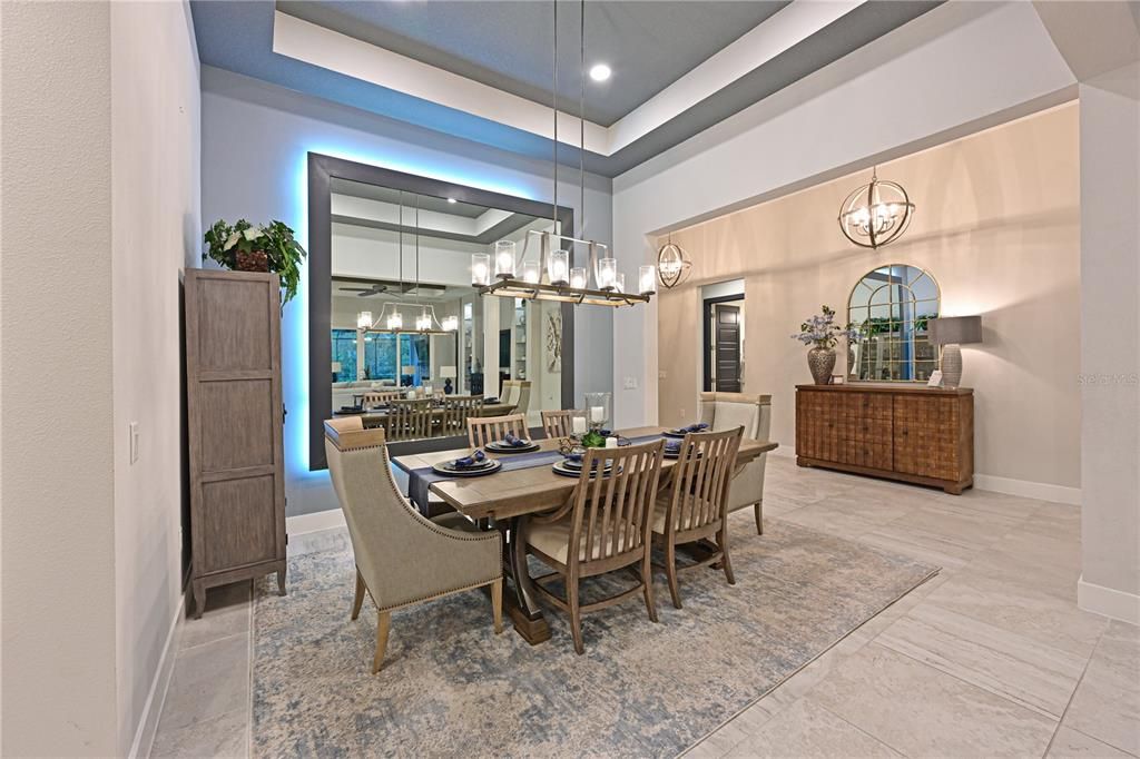 Под контрактом: $1,399,900 (3 спален, 2 ванн, 2903 Квадратных фут)