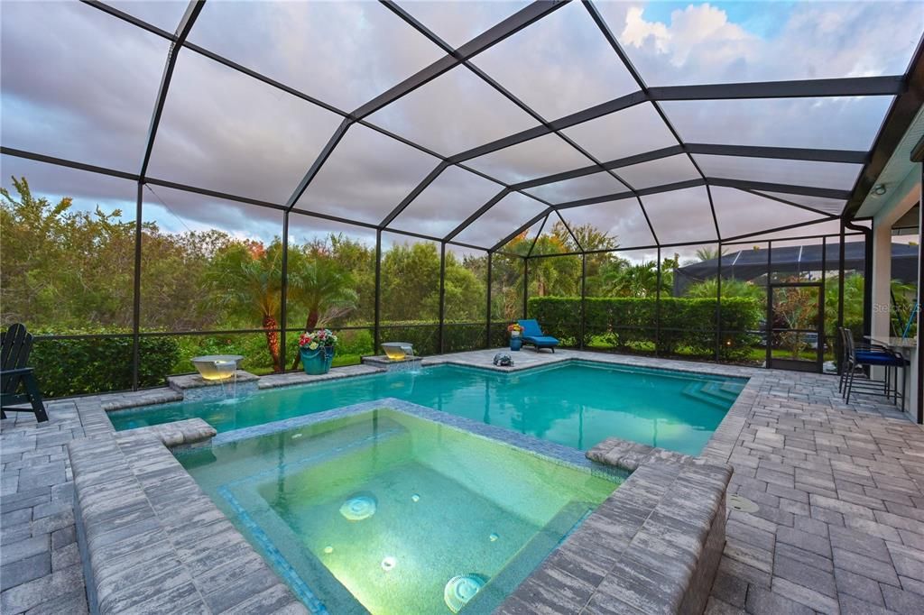 Под контрактом: $1,399,900 (3 спален, 2 ванн, 2903 Квадратных фут)