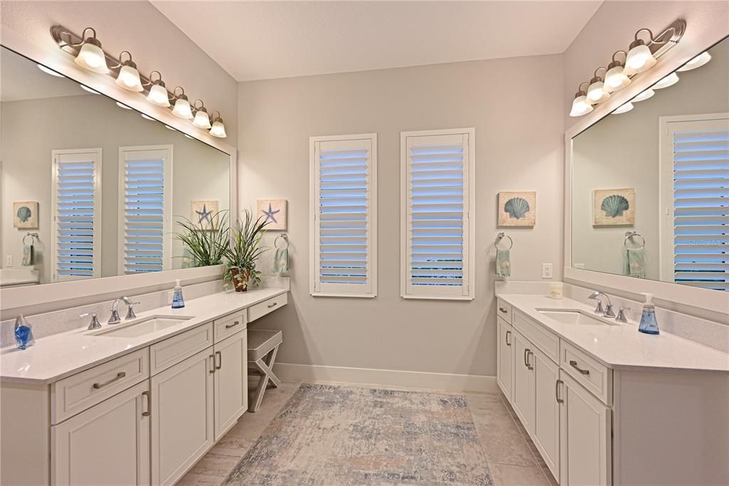 Под контрактом: $1,399,900 (3 спален, 2 ванн, 2903 Квадратных фут)