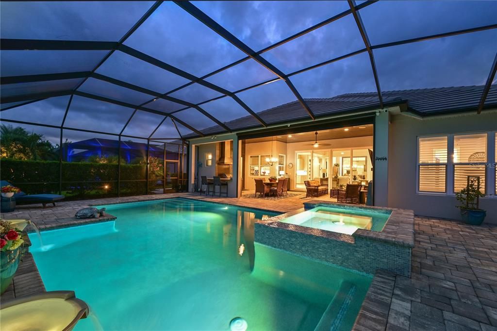 Под контрактом: $1,399,900 (3 спален, 2 ванн, 2903 Квадратных фут)