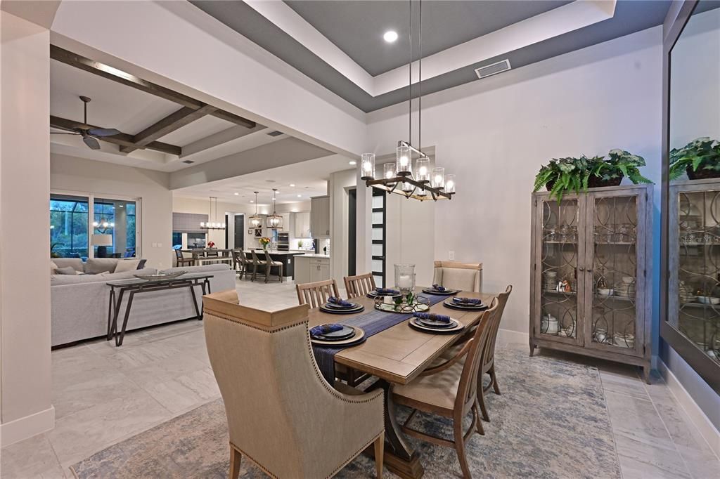 Под контрактом: $1,399,900 (3 спален, 2 ванн, 2903 Квадратных фут)