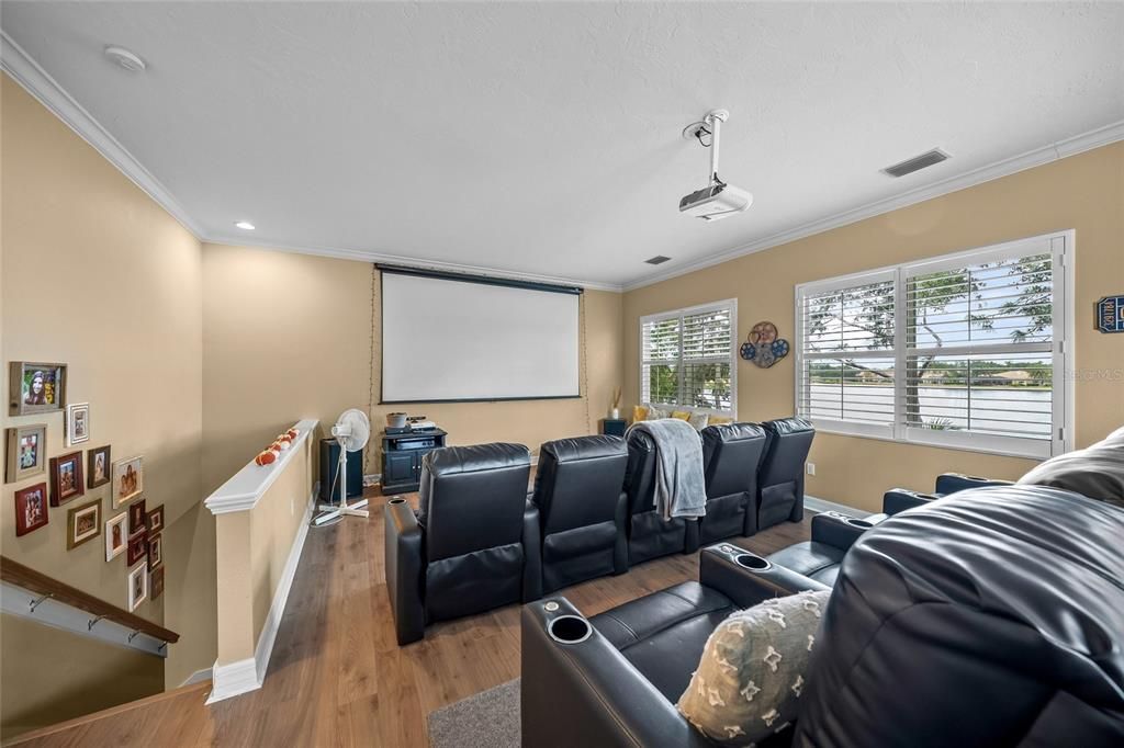 Под контрактом: $899,999 (5 спален, 3 ванн, 3506 Квадратных фут)