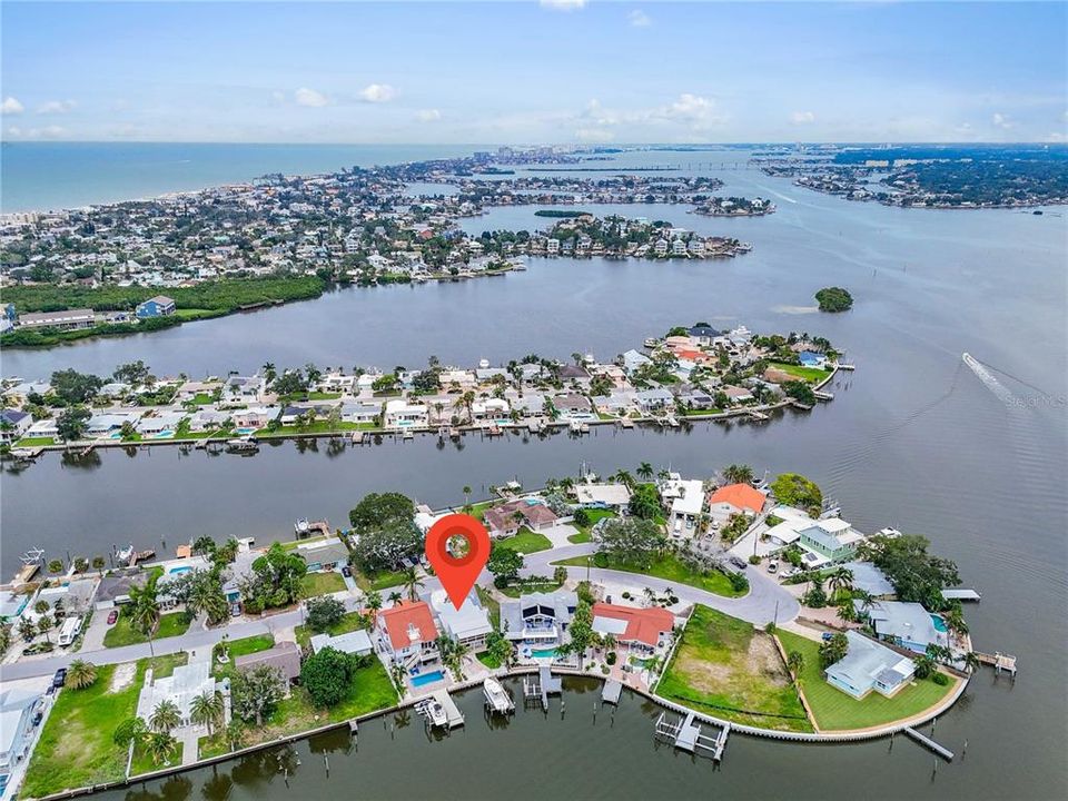 For Sale: $1,200,000 (3 beds, 3 baths, 1562 Square Feet)