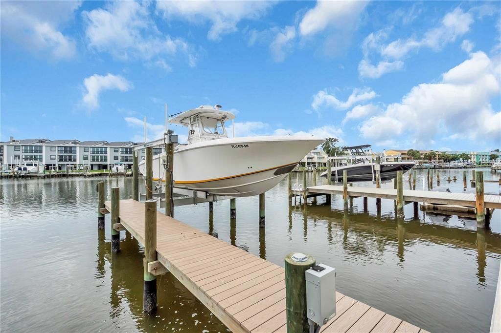 For Sale: $1,200,000 (3 beds, 3 baths, 1562 Square Feet)