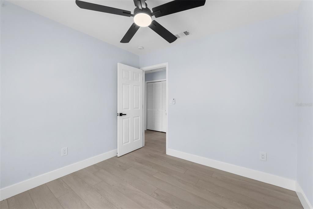 Под контрактом: $235,000 (3 спален, 2 ванн, 1104 Квадратных фут)