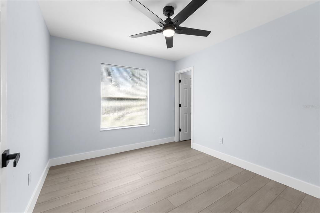 Под контрактом: $235,000 (3 спален, 2 ванн, 1104 Квадратных фут)