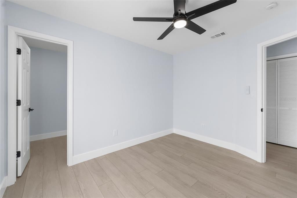 Под контрактом: $235,000 (3 спален, 2 ванн, 1104 Квадратных фут)