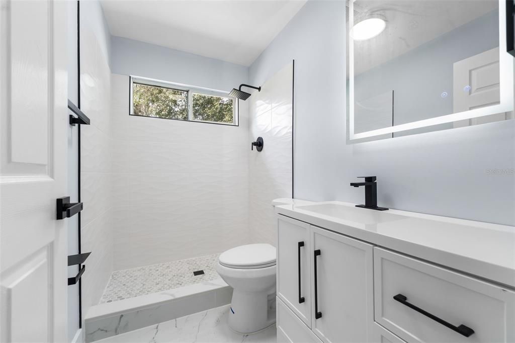 Под контрактом: $235,000 (3 спален, 2 ванн, 1104 Квадратных фут)