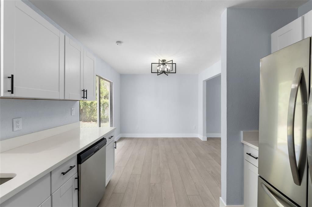 Под контрактом: $235,000 (3 спален, 2 ванн, 1104 Квадратных фут)