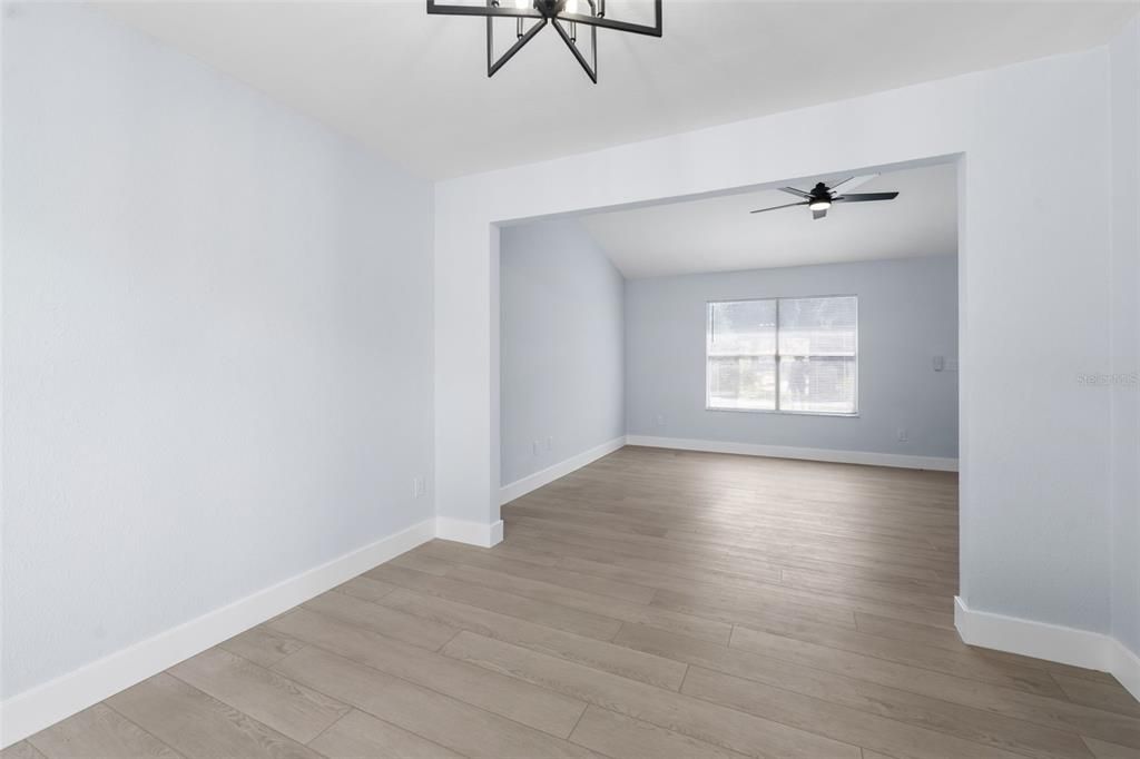 Под контрактом: $235,000 (3 спален, 2 ванн, 1104 Квадратных фут)