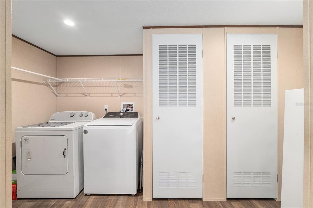 待售: $259,900 (3 贝兹, 2 浴室, 1296 平方英尺)