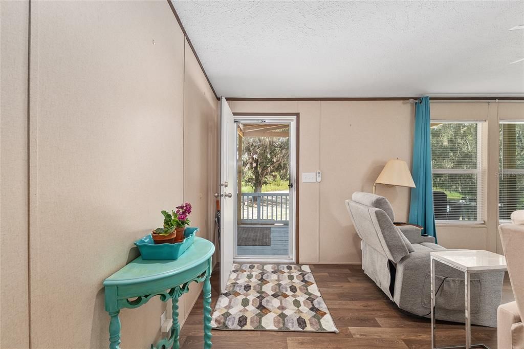 待售: $259,900 (3 贝兹, 2 浴室, 1296 平方英尺)