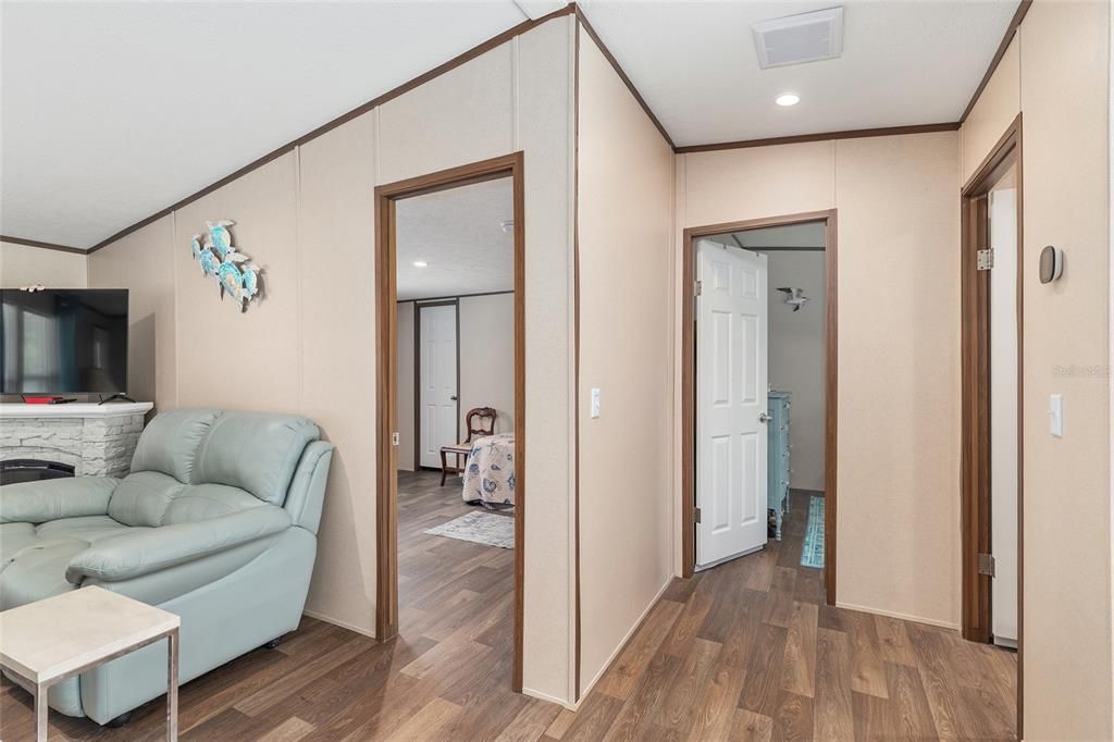 待售: $259,900 (3 贝兹, 2 浴室, 1296 平方英尺)