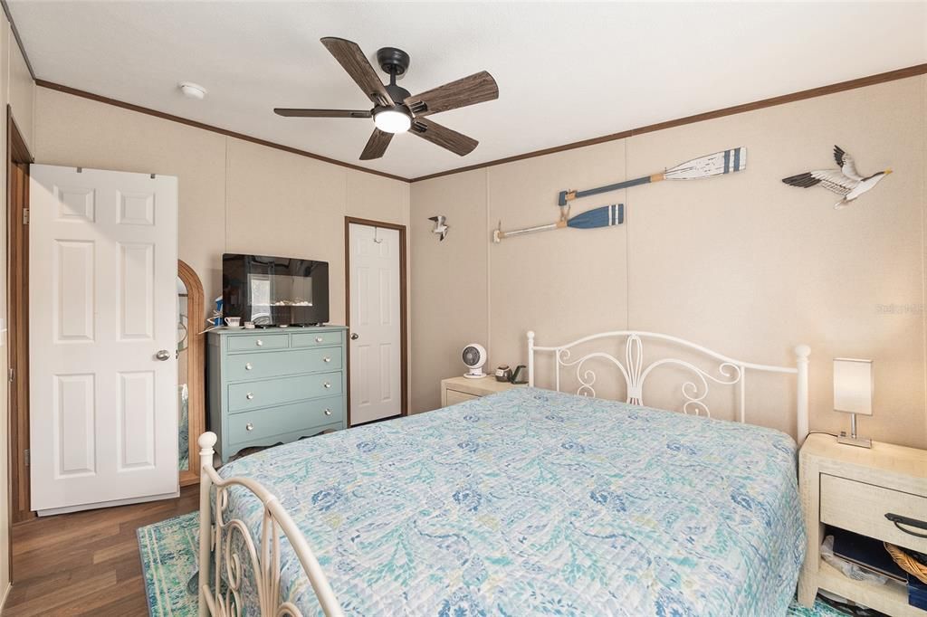 待售: $259,900 (3 贝兹, 2 浴室, 1296 平方英尺)