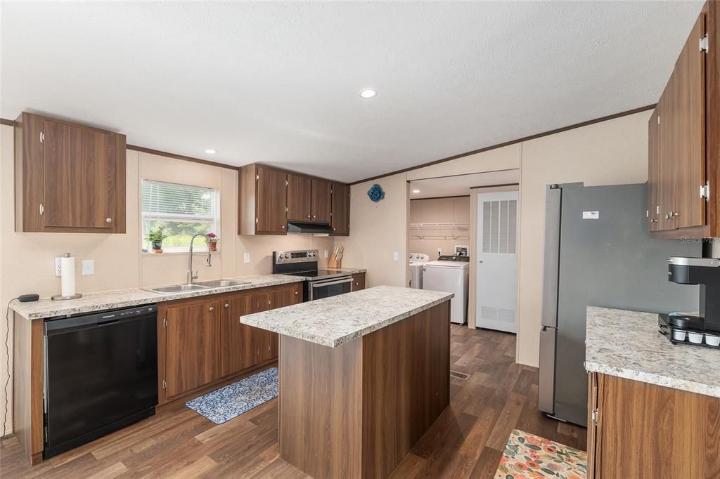 待售: $259,900 (3 贝兹, 2 浴室, 1296 平方英尺)