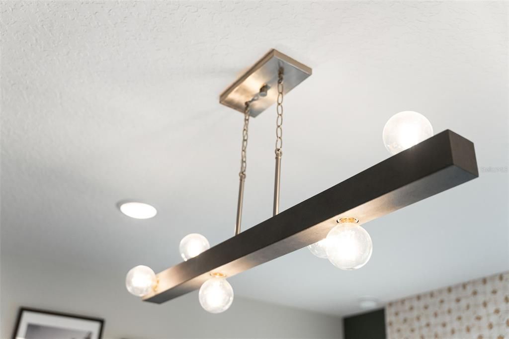 Под контрактом: $268,500 (3 спален, 2 ванн, 1693 Квадратных фут)