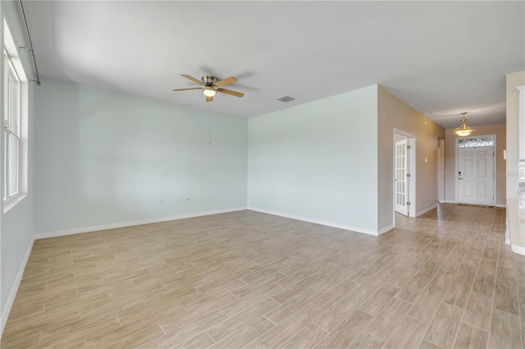 待售: $387,500 (3 贝兹, 2 浴室, 1714 平方英尺)