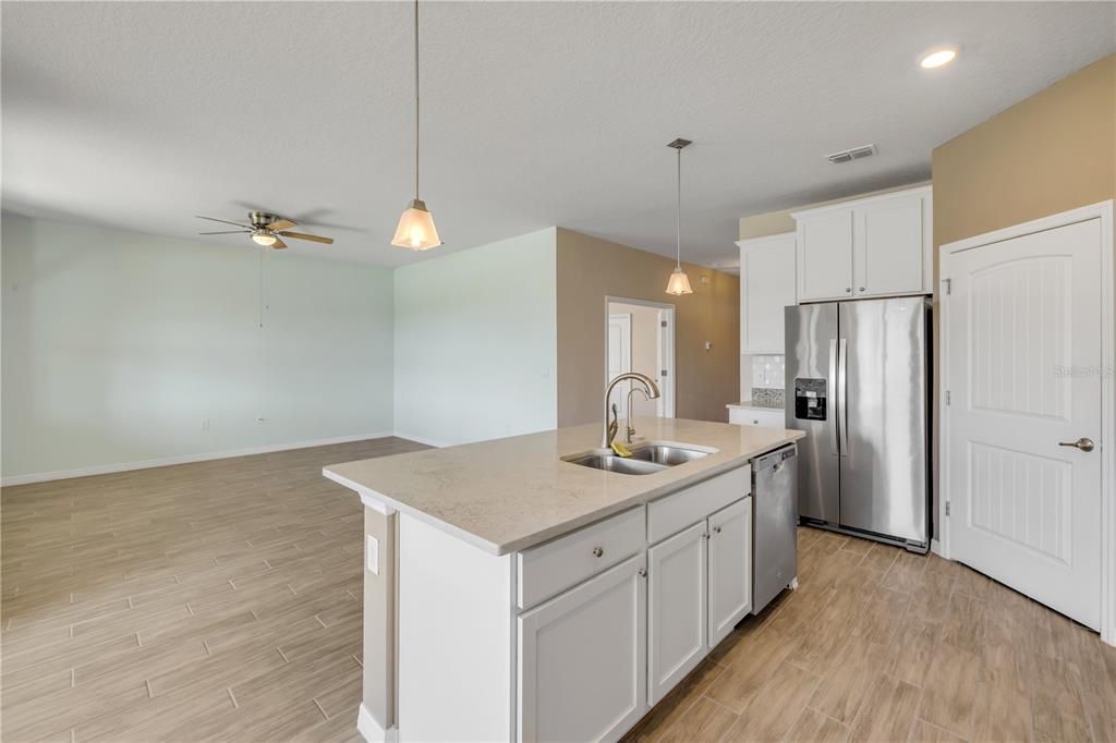 待售: $387,500 (3 贝兹, 2 浴室, 1714 平方英尺)