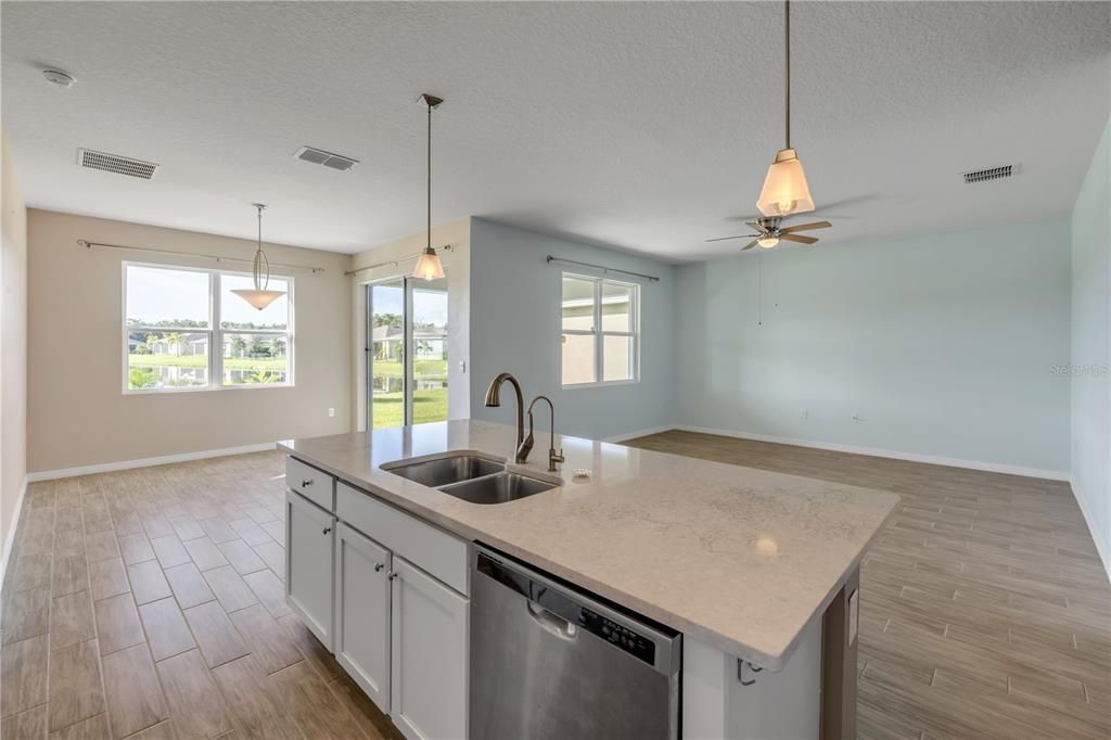 待售: $387,500 (3 贝兹, 2 浴室, 1714 平方英尺)