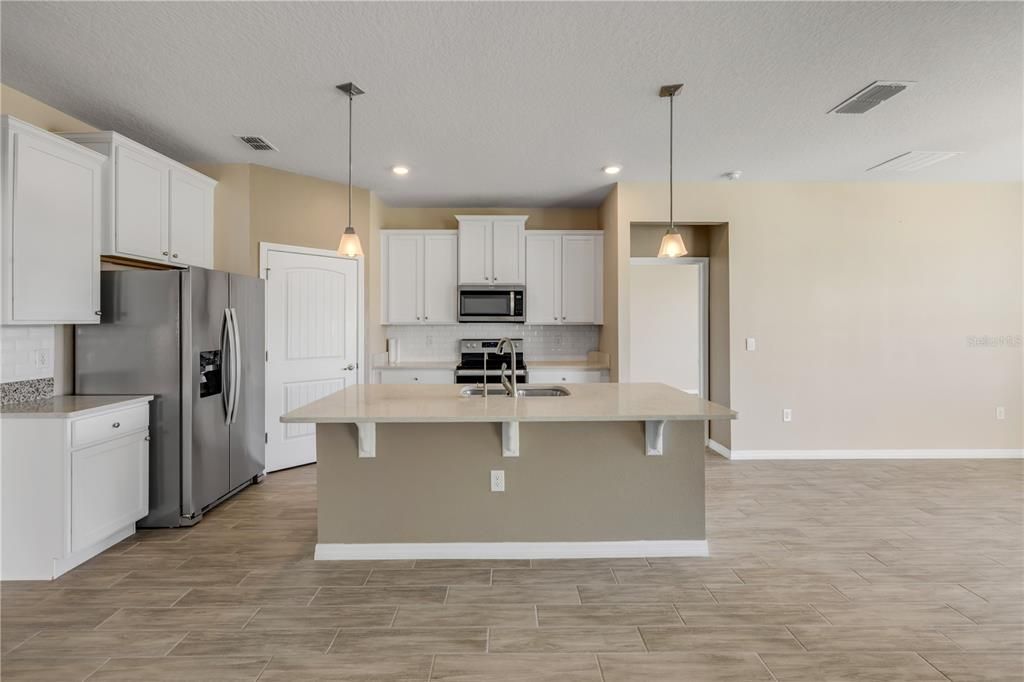 待售: $387,500 (3 贝兹, 2 浴室, 1714 平方英尺)