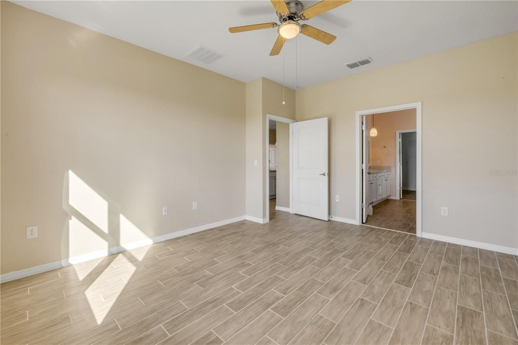 待售: $387,500 (3 贝兹, 2 浴室, 1714 平方英尺)