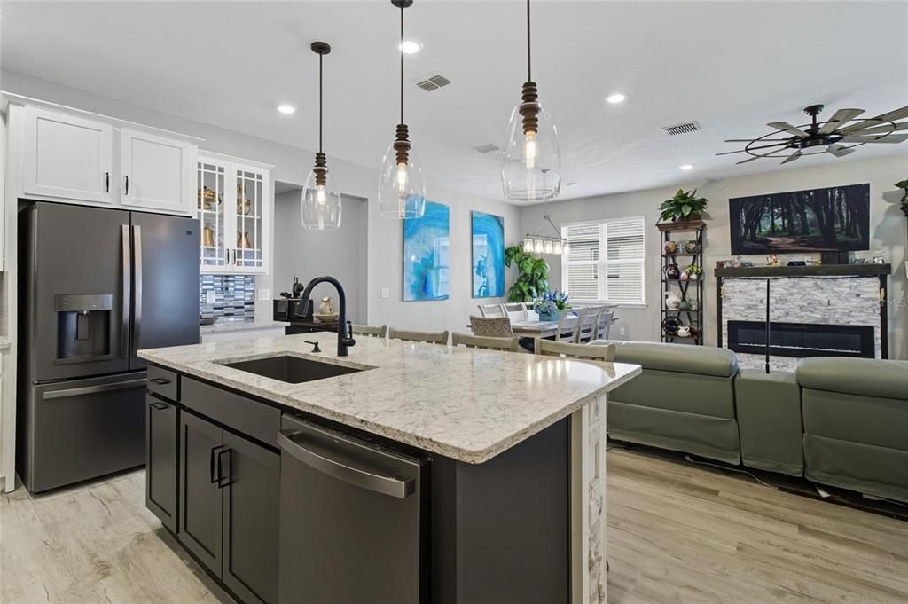 Active With Contract: $360,000 (4 beds, 3 baths, 2160 Square Feet)