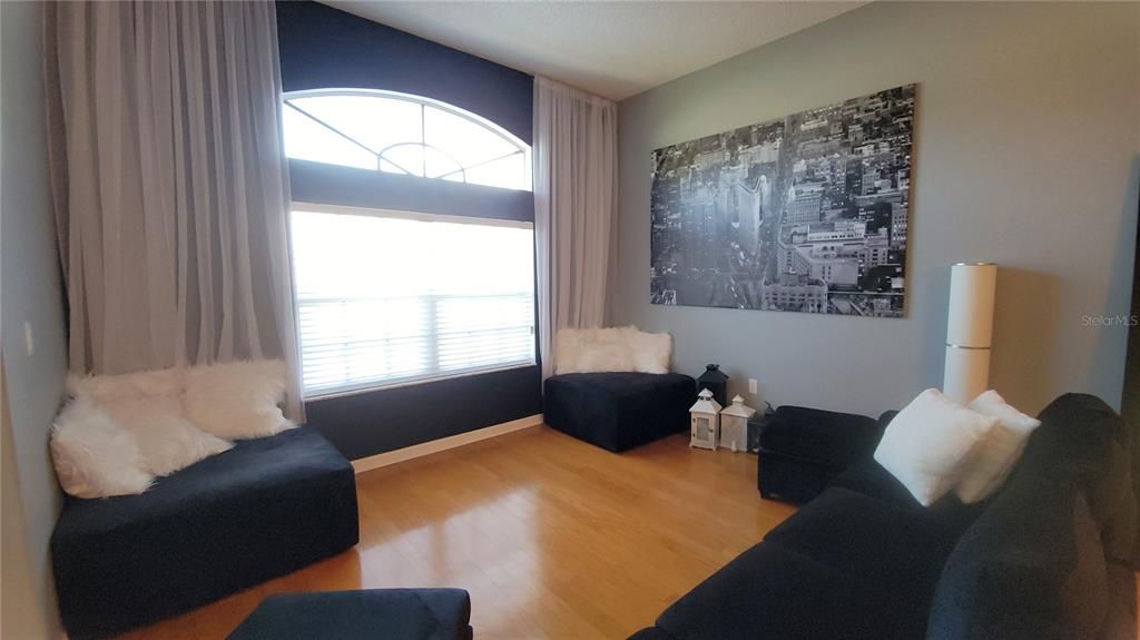 Под контрактом: $325,000 (3 спален, 2 ванн, 1895 Квадратных фут)