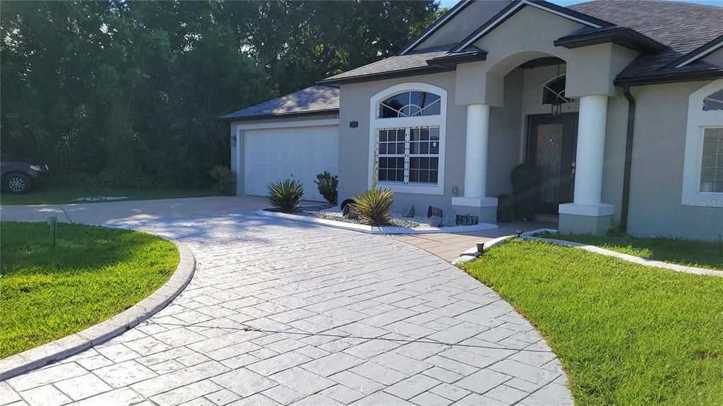 Под контрактом: $325,000 (3 спален, 2 ванн, 1895 Квадратных фут)