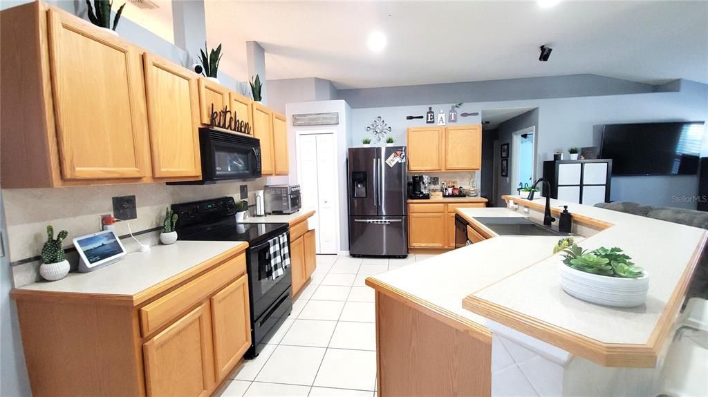 Под контрактом: $325,000 (3 спален, 2 ванн, 1895 Квадратных фут)