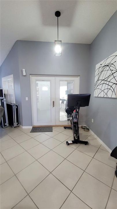 Под контрактом: $325,000 (3 спален, 2 ванн, 1895 Квадратных фут)