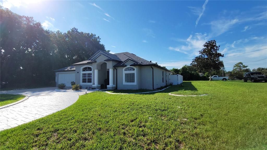 Под контрактом: $325,000 (3 спален, 2 ванн, 1895 Квадратных фут)