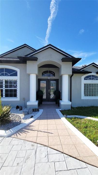 Под контрактом: $325,000 (3 спален, 2 ванн, 1895 Квадратных фут)