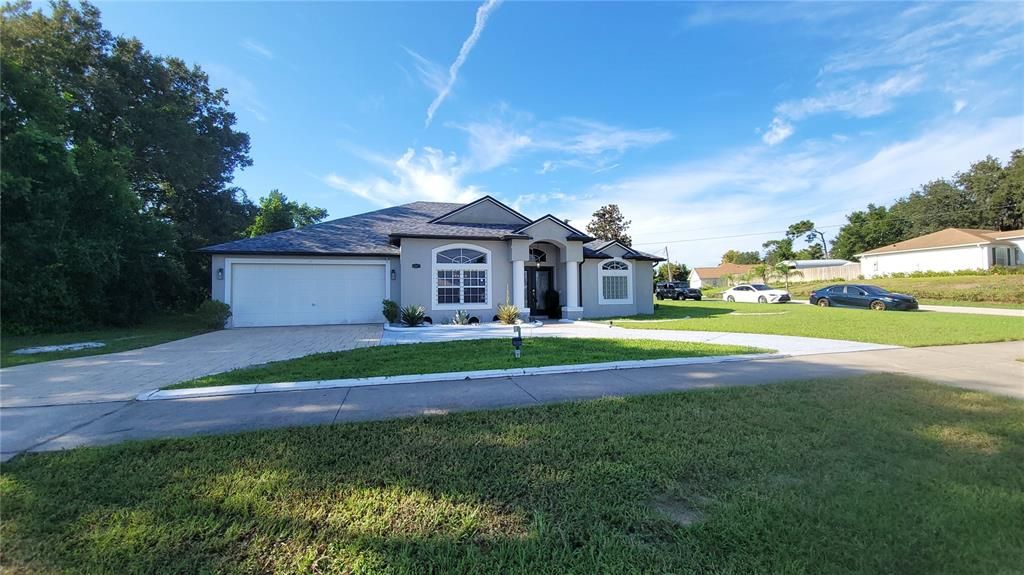 Под контрактом: $325,000 (3 спален, 2 ванн, 1895 Квадратных фут)