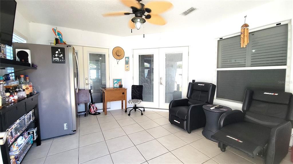 Под контрактом: $325,000 (3 спален, 2 ванн, 1895 Квадратных фут)