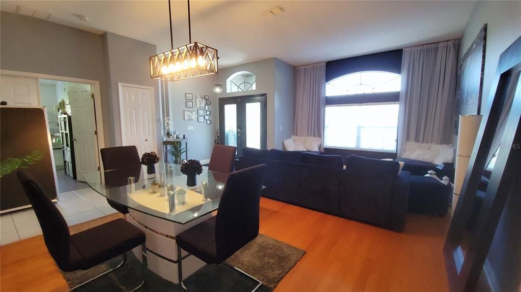 Под контрактом: $325,000 (3 спален, 2 ванн, 1895 Квадратных фут)