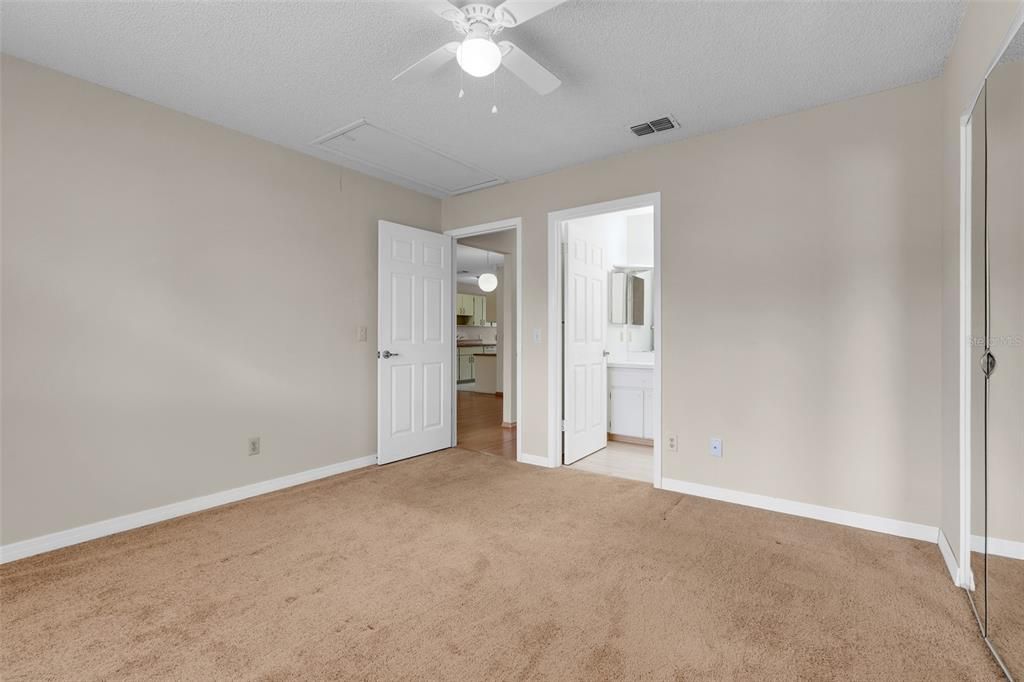 Activo con contrato: $145,000 (3 camas, 2 baños, 1140 Pies cuadrados)